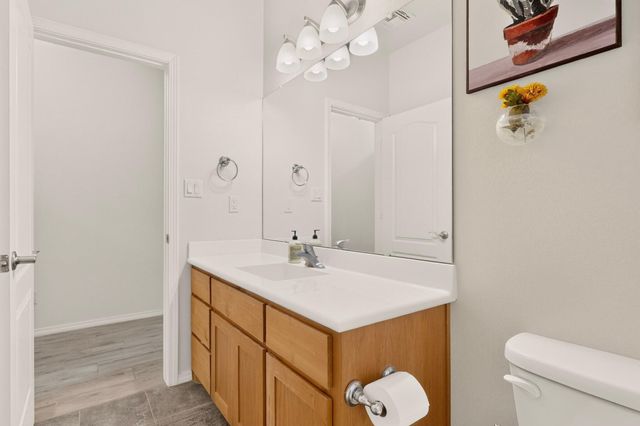5823 Ermemin Avenue NW, Albuquerque, NM 87114