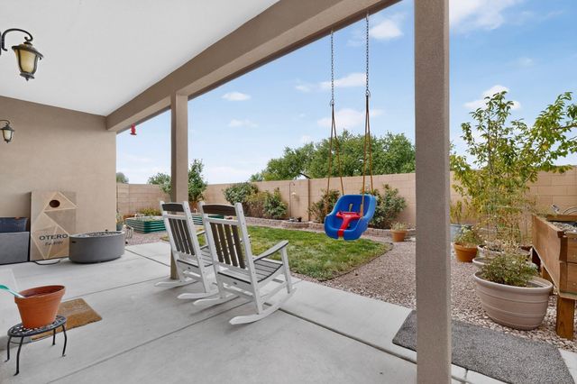 5823 Ermemin Avenue NW, Albuquerque, NM 87114