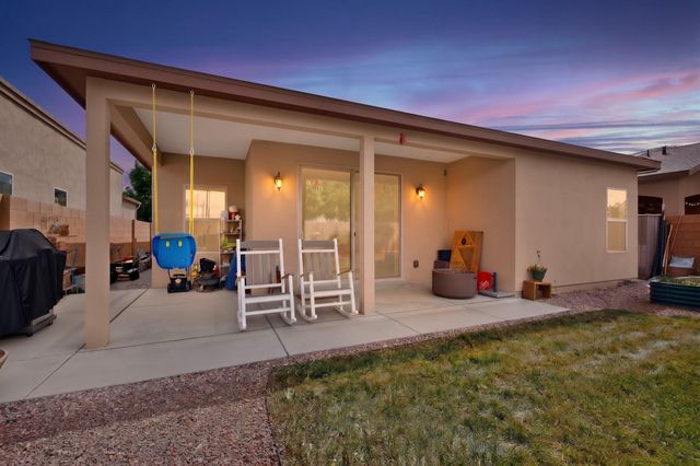 5823 Ermemin Avenue NW, Albuquerque, NM 87114