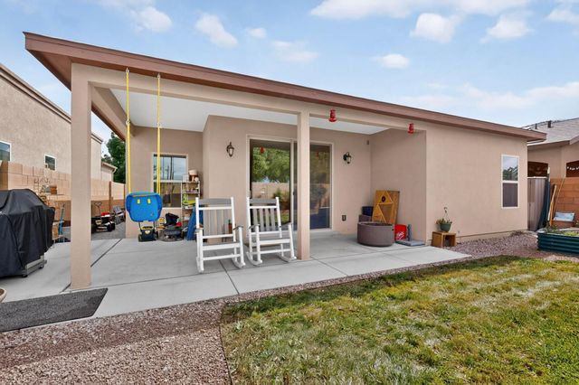 5823 Ermemin Avenue NW, Albuquerque, NM 87114