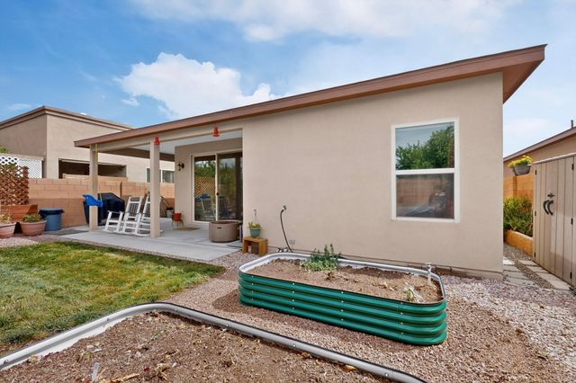 5823 Ermemin Avenue NW, Albuquerque, NM 87114