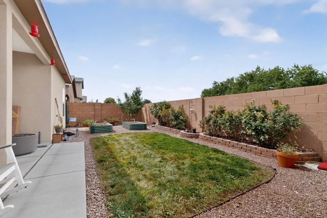 5823 Ermemin Avenue NW, Albuquerque, NM 87114