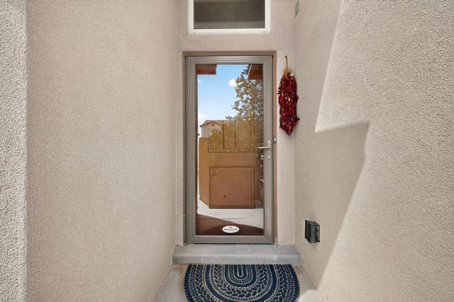 5823 Ermemin Avenue NW, Albuquerque, NM 87114