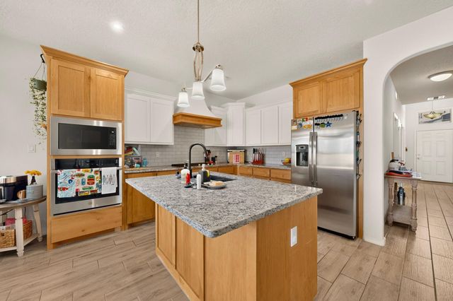 5823 Ermemin Avenue NW, Albuquerque, NM 87114