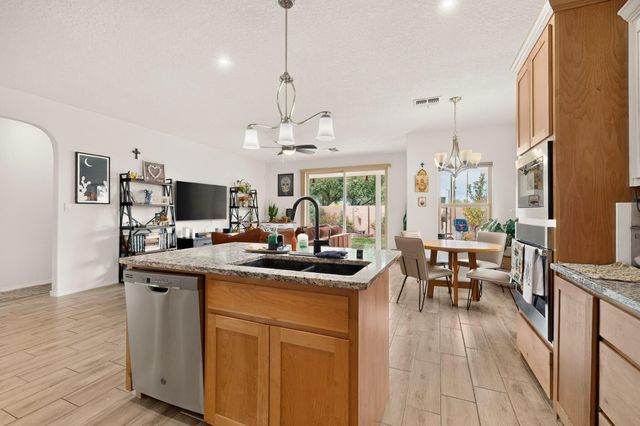 5823 Ermemin Avenue NW, Albuquerque, NM 87114