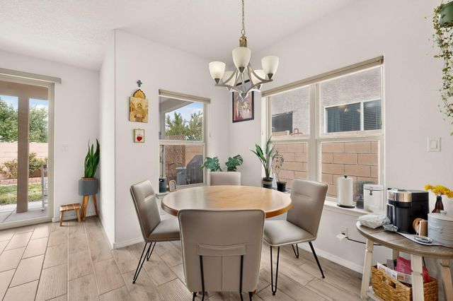 5823 Ermemin Avenue NW, Albuquerque, NM 87114