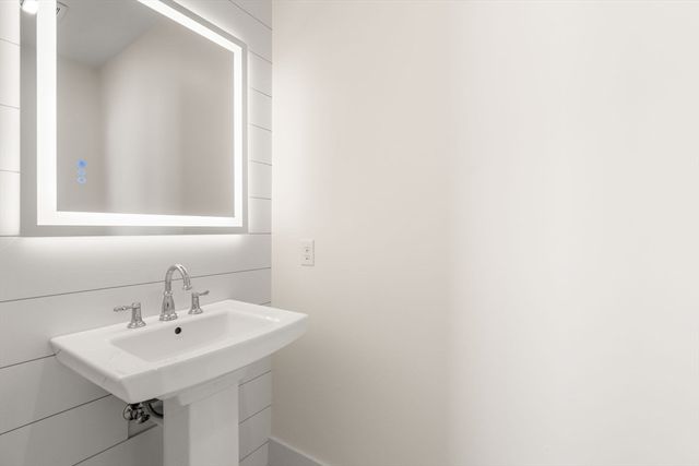 306 Fisher Rd, Holden, MA 01520