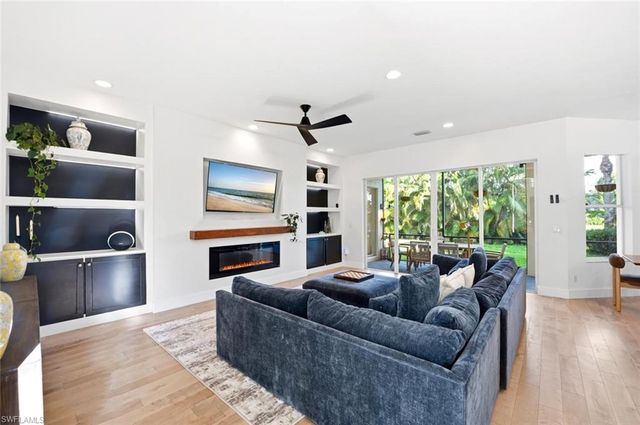 2292 Guadelupe DR, Naples, FL 34119