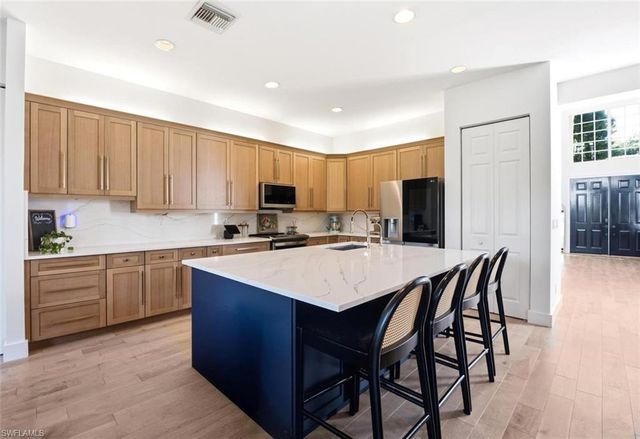 2292 Guadelupe DR, Naples, FL 34119