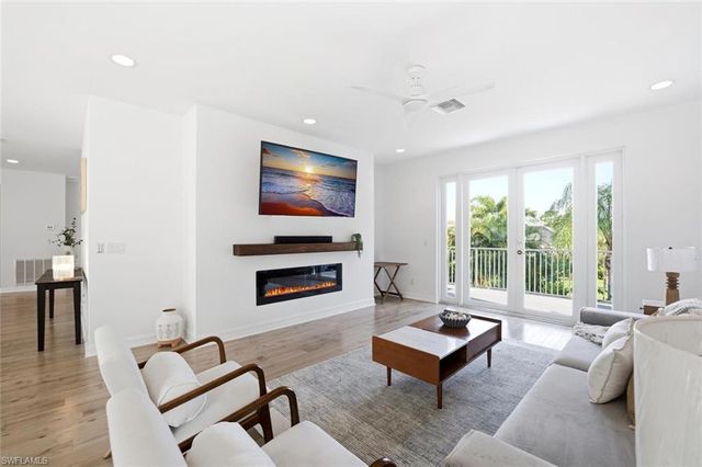 2292 Guadelupe DR, Naples, FL 34119