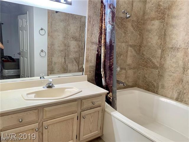 6480 Annie Oakley Drive 423, Las Vegas, NV 89120