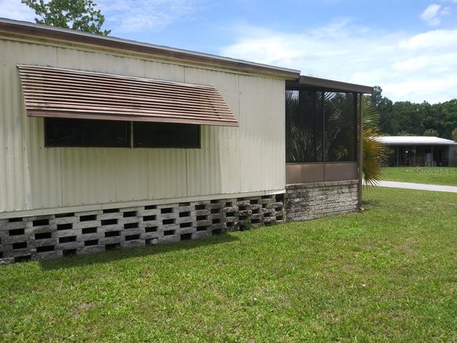 22 CANAL COURT, Lake Panasoffkee, FL 33538