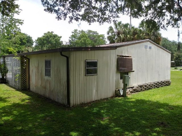22 CANAL COURT, Lake Panasoffkee, FL 33538