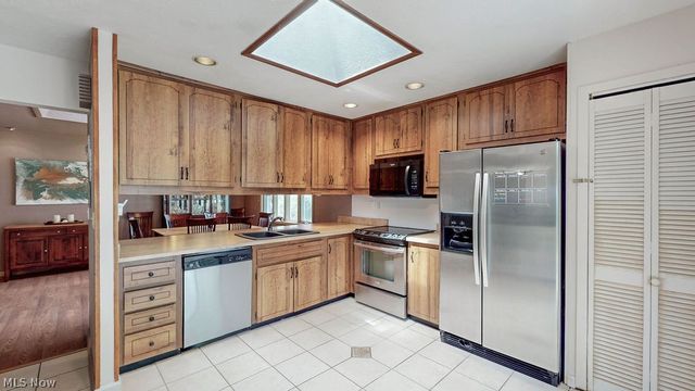 5901 Hawthorne Hollow, North Ridgeville, OH 44039