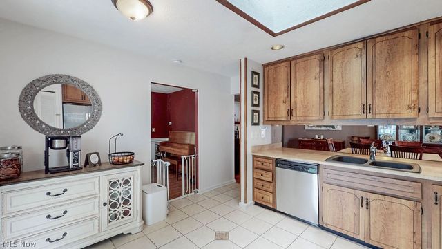 5901 Hawthorne Hollow, North Ridgeville, OH 44039