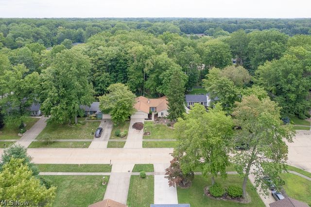 5901 Hawthorne Hollow, North Ridgeville, OH 44039