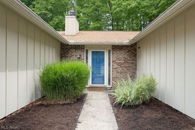 5901 Hawthorne Hollow, North Ridgeville, OH 44039