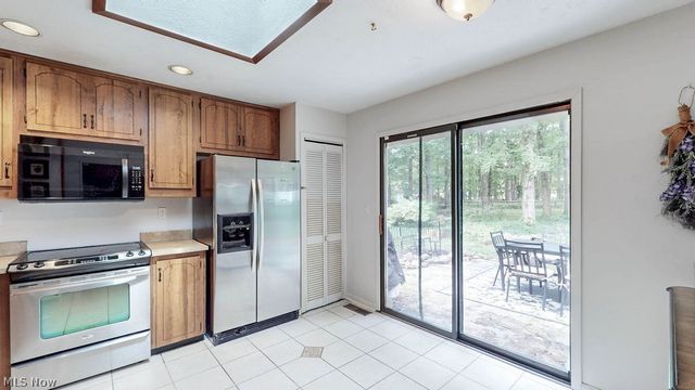 5901 Hawthorne Hollow, North Ridgeville, OH 44039