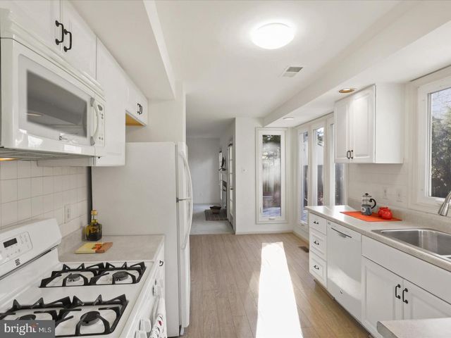 7004 DREAMS WAY CT, Alexandria, VA 22315