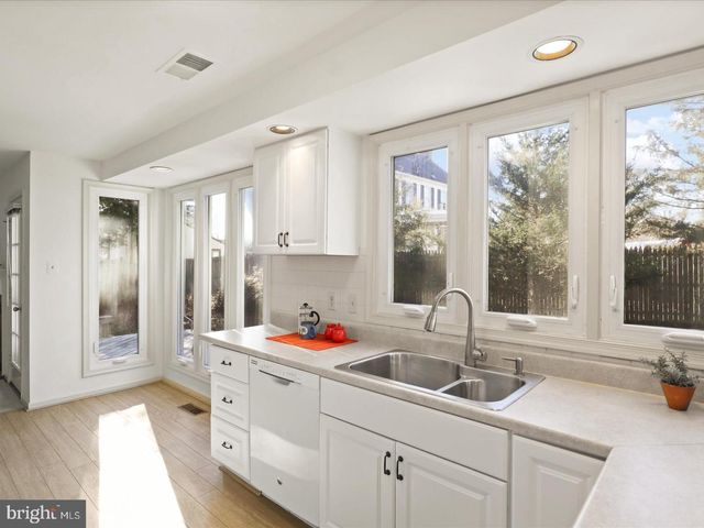 7004 DREAMS WAY CT, Alexandria, VA 22315