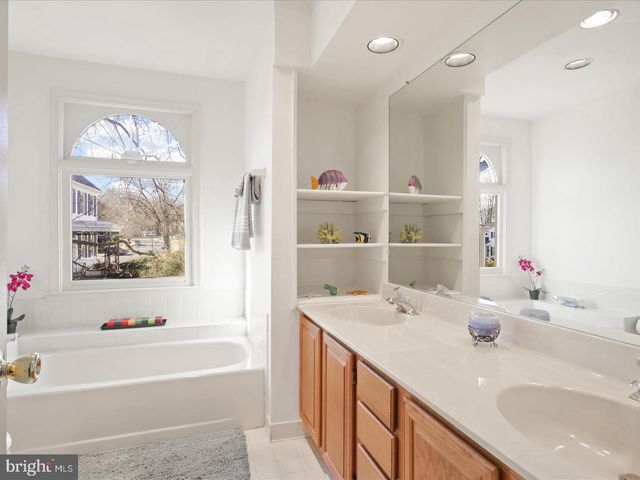 7004 DREAMS WAY CT, Alexandria, VA 22315