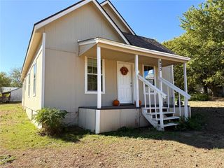 423 Loy Street, Meeker, OK 74855