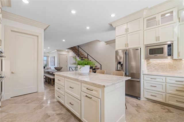 837 N Gregg Avenue, Fayetteville, AR 72701