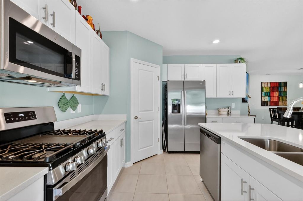 Image 14 of property listing at 33692 SKY BLOSSOM CIRCLE, Leesburg, FL 34788