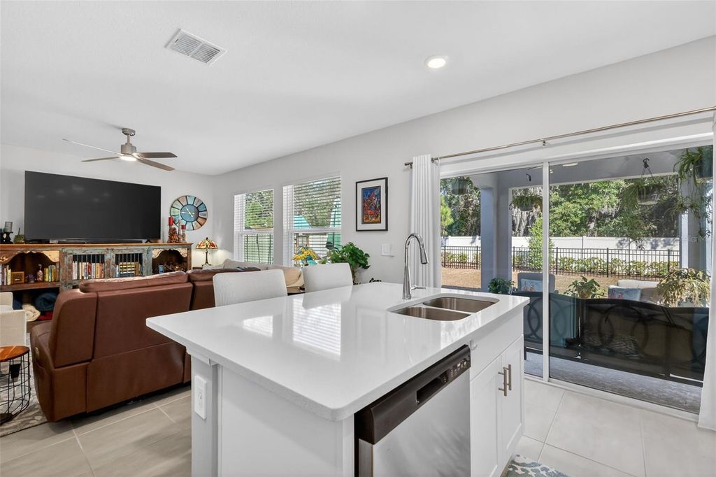 Image 15 of property listing at 33692 SKY BLOSSOM CIRCLE, Leesburg, FL 34788