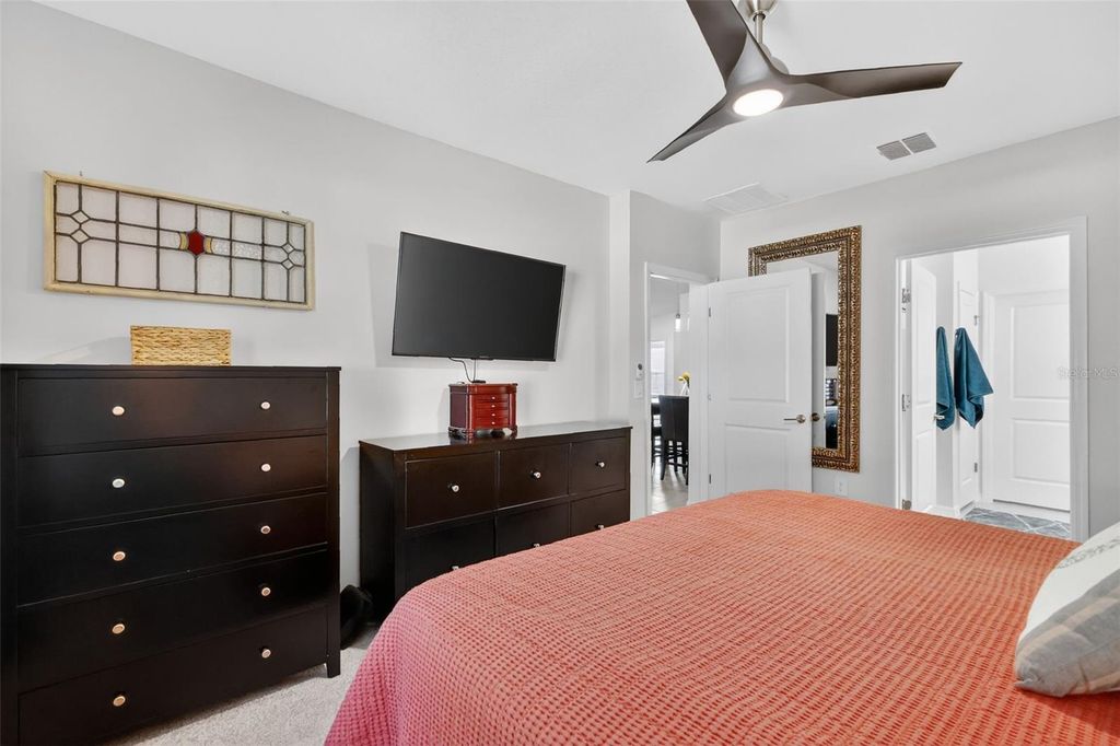 Image 19 of property listing at 33692 SKY BLOSSOM CIRCLE, Leesburg, FL 34788