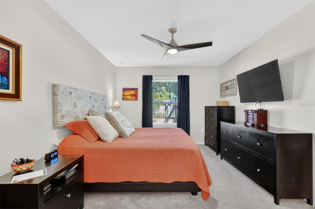 Image 20 of property listing at 33692 SKY BLOSSOM CIRCLE, Leesburg, FL 34788