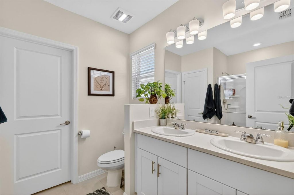 Image 21 of property listing at 33692 SKY BLOSSOM CIRCLE, Leesburg, FL 34788