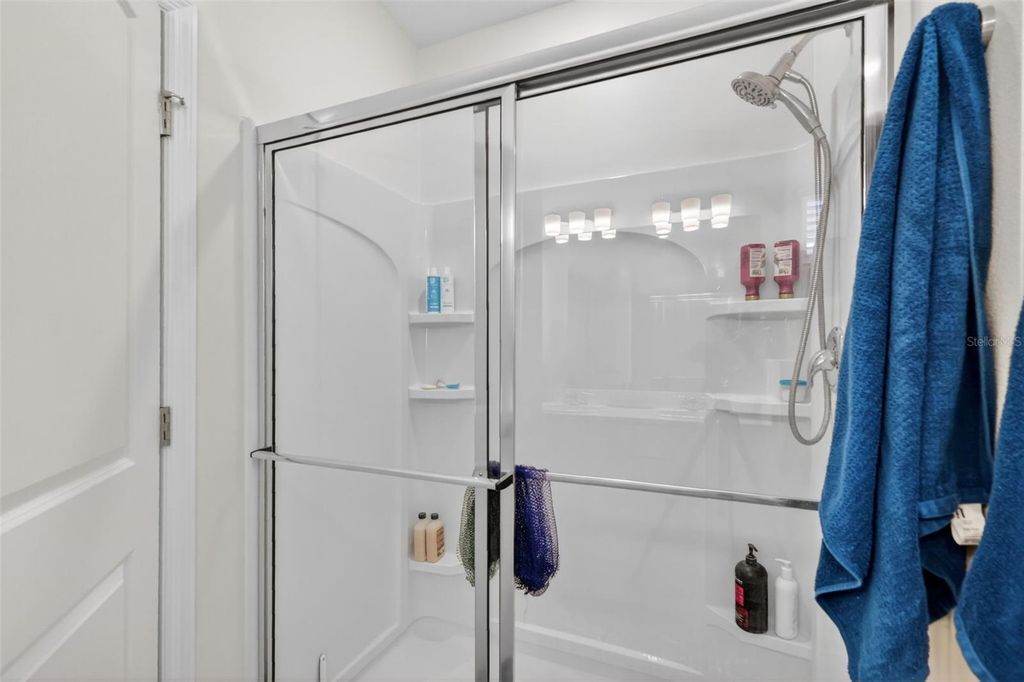 Image 23 of property listing at 33692 SKY BLOSSOM CIRCLE, Leesburg, FL 34788