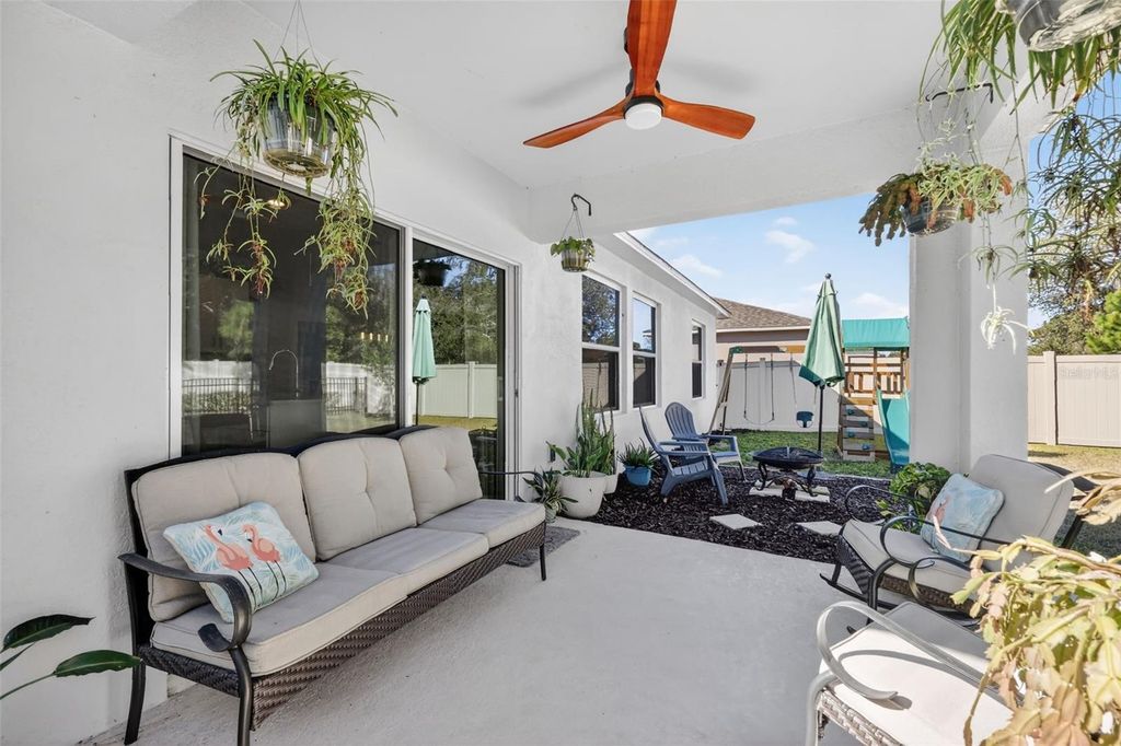 Image 32 of property listing at 33692 SKY BLOSSOM CIRCLE, Leesburg, FL 34788