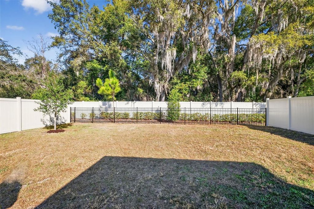Image 34 of property listing at 33692 SKY BLOSSOM CIRCLE, Leesburg, FL 34788