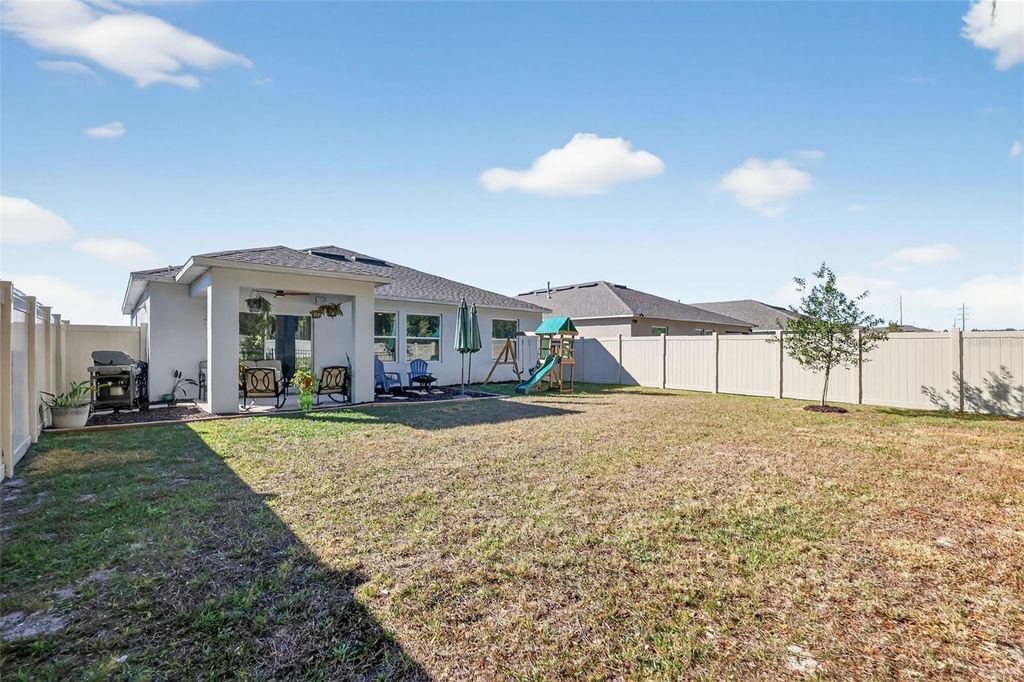 Image 36 of property listing at 33692 SKY BLOSSOM CIRCLE, Leesburg, FL 34788