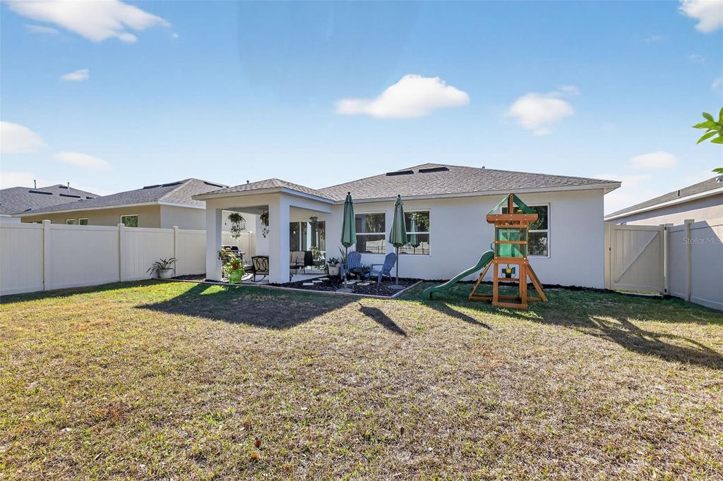 Image 37 of property listing at 33692 SKY BLOSSOM CIRCLE, Leesburg, FL 34788