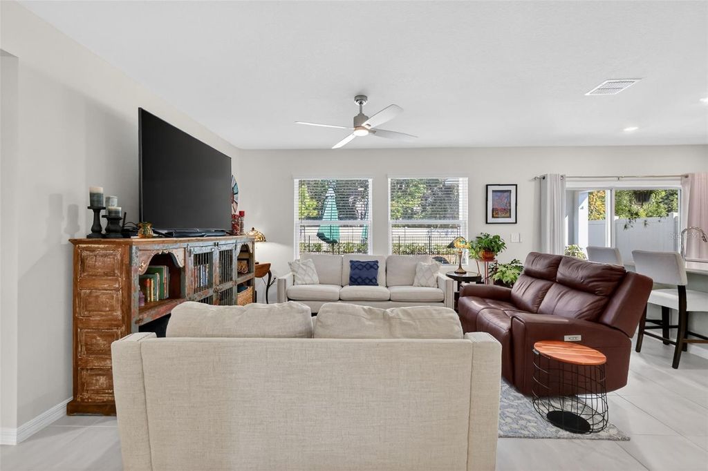 Image 9 of property listing at 33692 SKY BLOSSOM CIRCLE, Leesburg, FL 34788