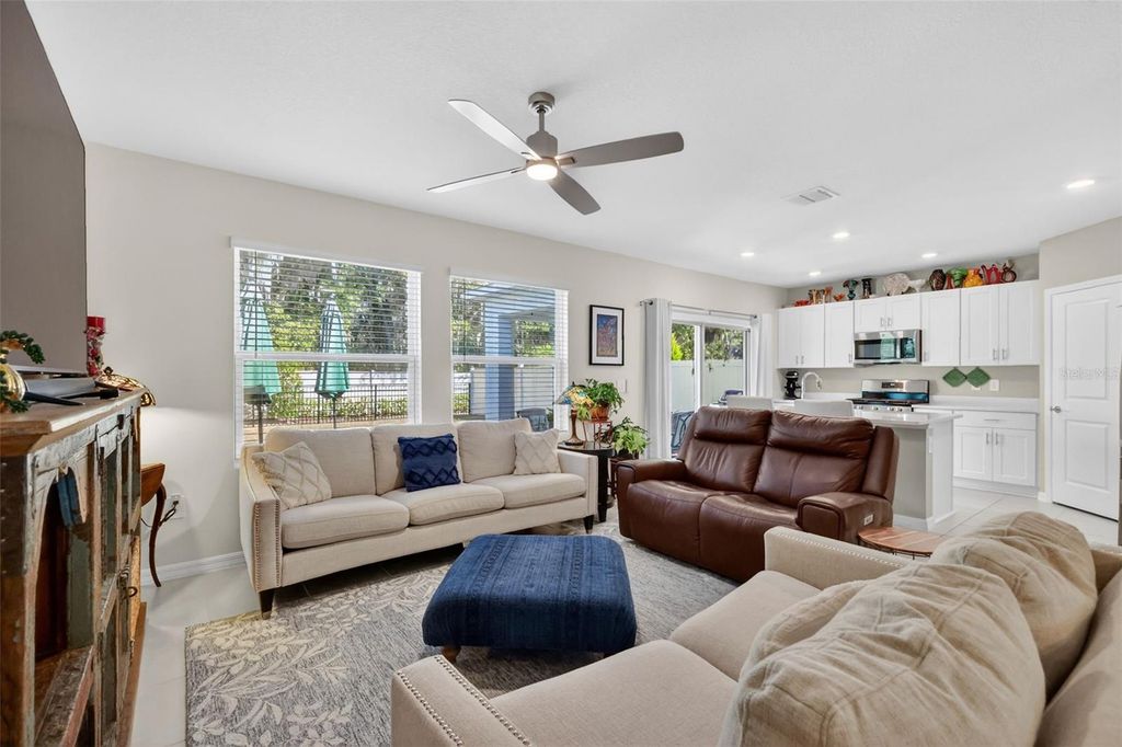 Image 10 of property listing at 33692 SKY BLOSSOM CIRCLE, Leesburg, FL 34788