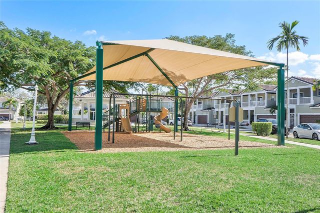 10573 NW 56th Pl, Coral Springs, FL 33076