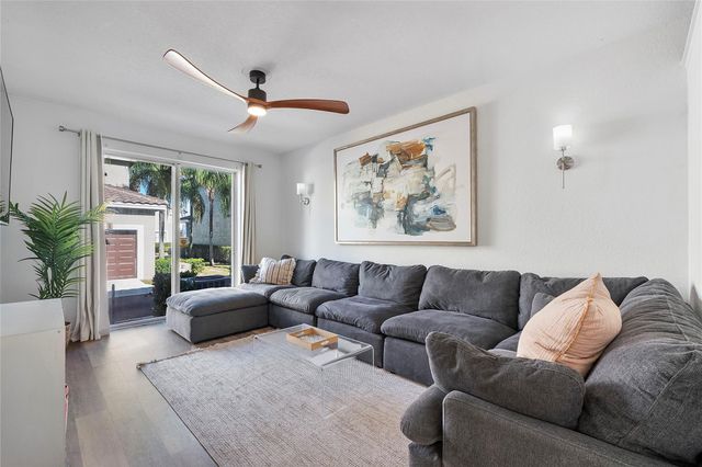 10573 NW 56th Pl, Coral Springs, FL 33076