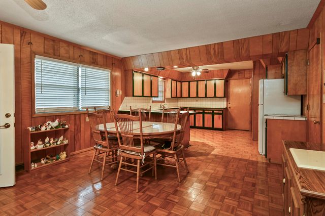 1962 S Westwood Avenue, Springfield, MO 65807