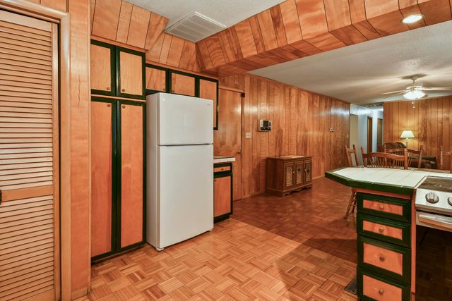 1962 S Westwood Avenue, Springfield, MO 65807