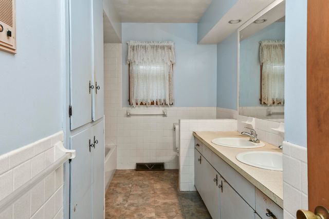 1962 S Westwood Avenue, Springfield, MO 65807