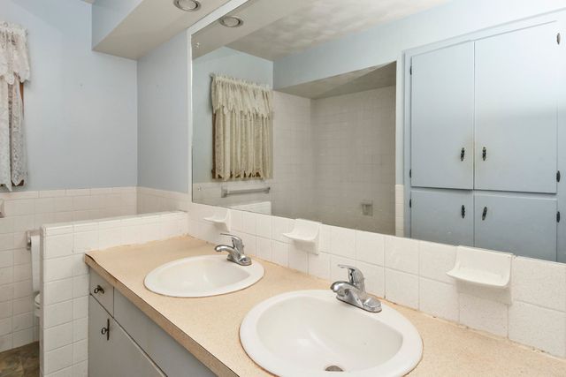 1962 S Westwood Avenue, Springfield, MO 65807