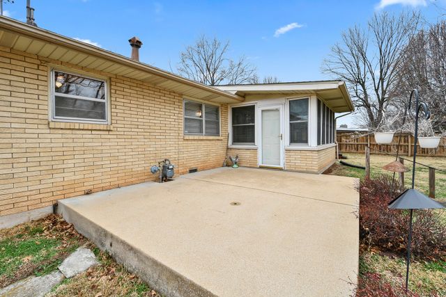 1962 S Westwood Avenue, Springfield, MO 65807