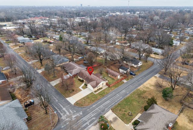 1962 S Westwood Avenue, Springfield, MO 65807