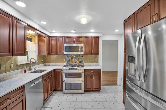 176 Richmore Dr, Penn Hills, PA 15147