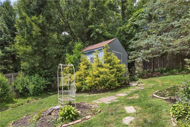 176 Richmore Dr, Penn Hills, PA 15147