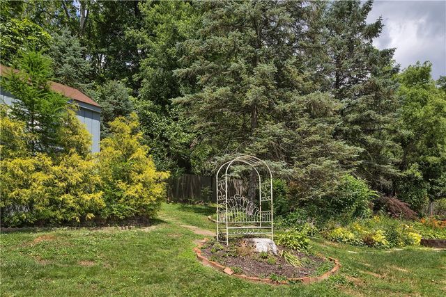 176 Richmore Dr, Penn Hills, PA 15147